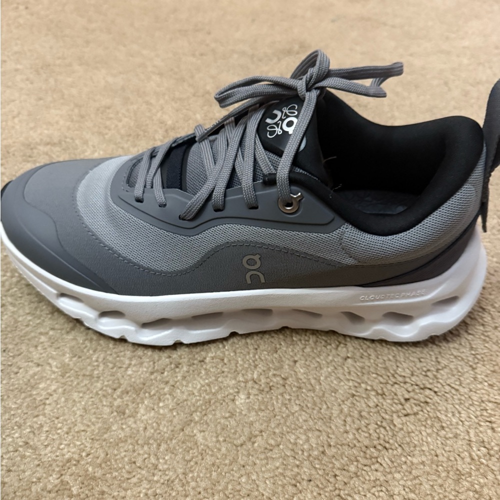 Loewe Women's Grey Sneakers - Picture 3 of 7